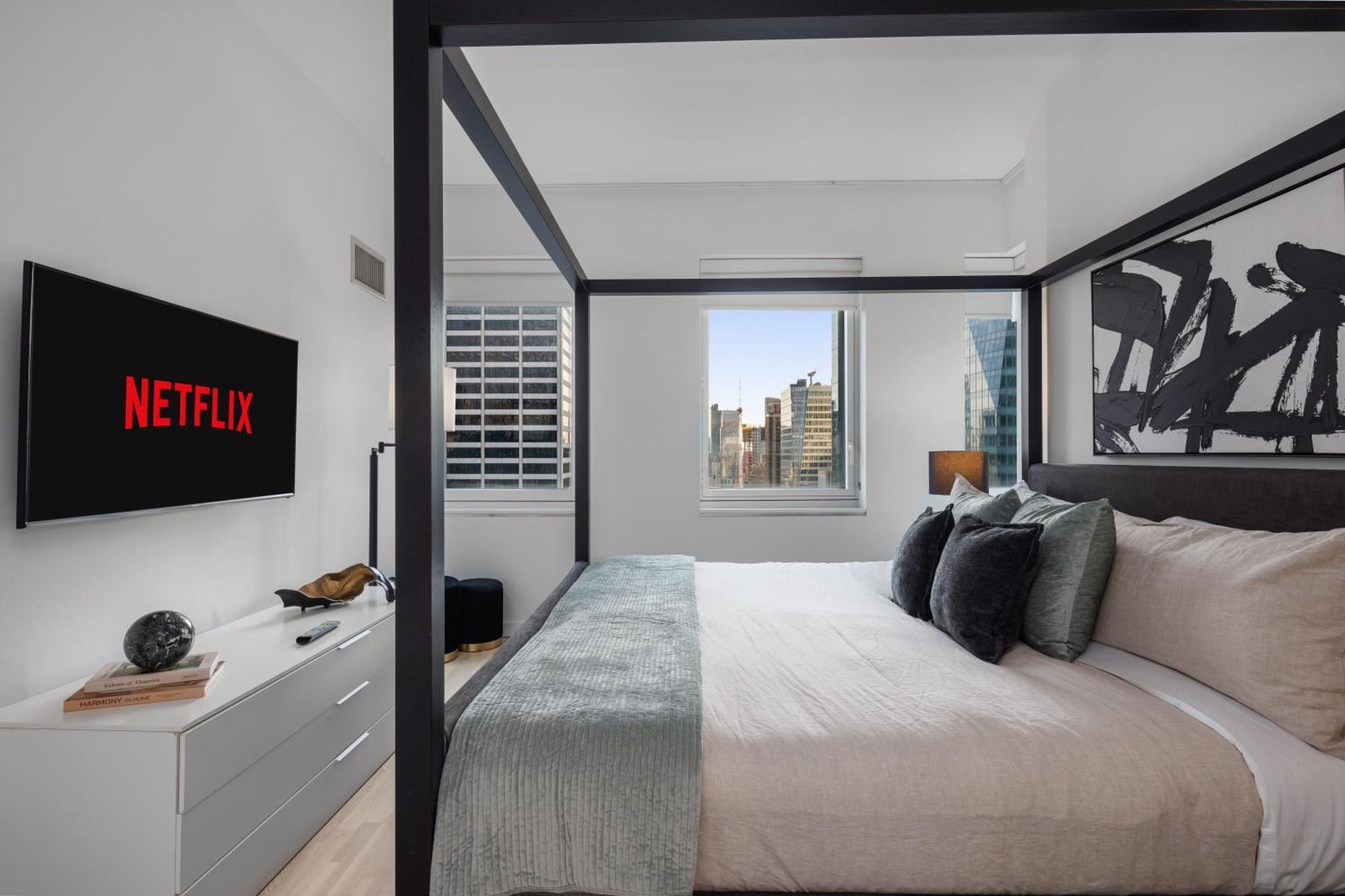 Lavish Two-story Retreat In The Heart Of Manhattan