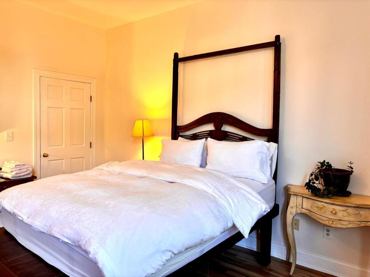 Private Spacious With 2 Bedrooms 2 Bathroomss And A Deck Apartment New York