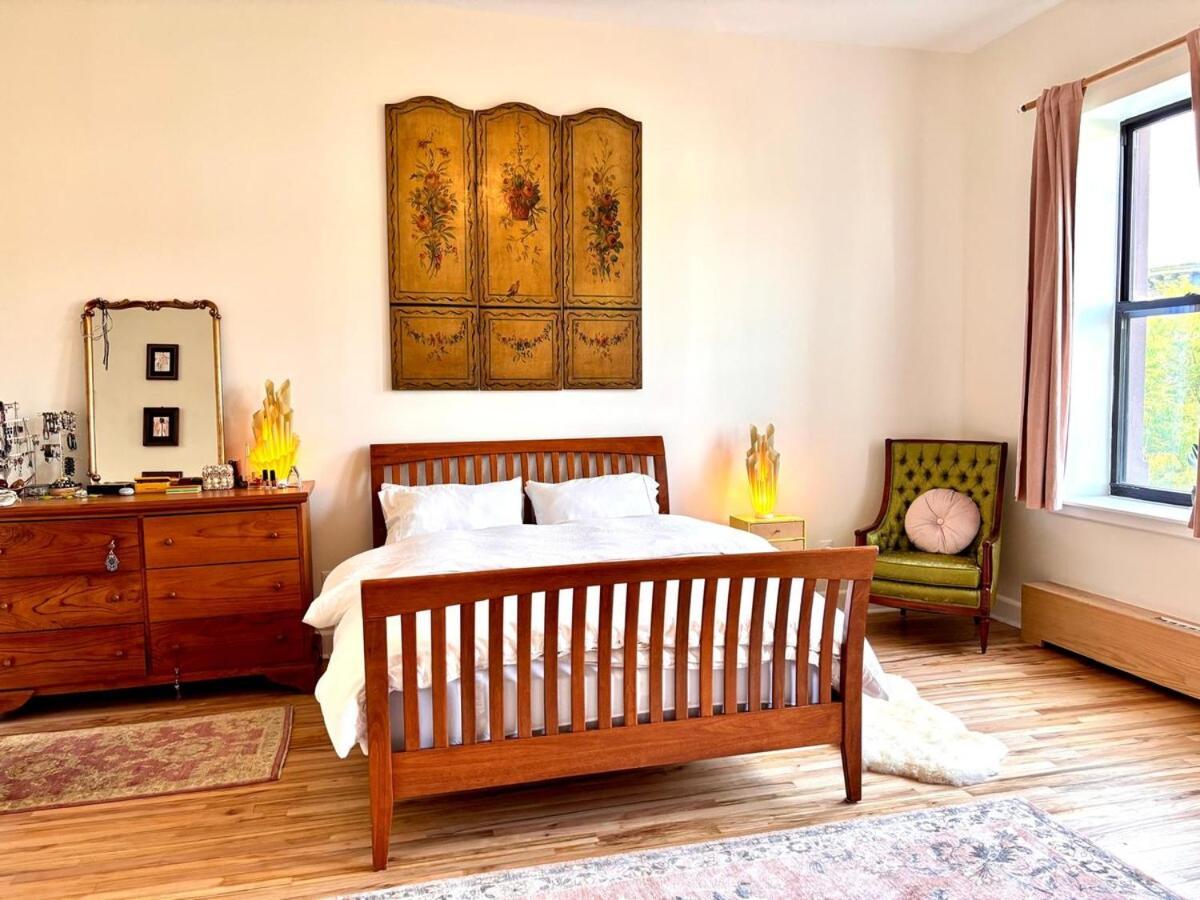 Private Spacious With 2 Bedrooms 2 Bathroomss And A Deck *