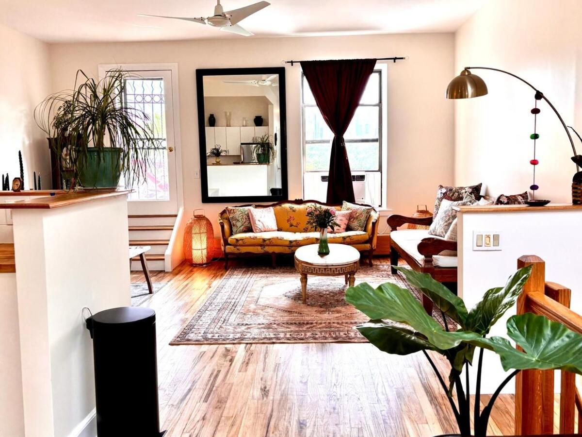 Private Spacious With 2 Bedrooms 2 Bathroomss And A Deck New York