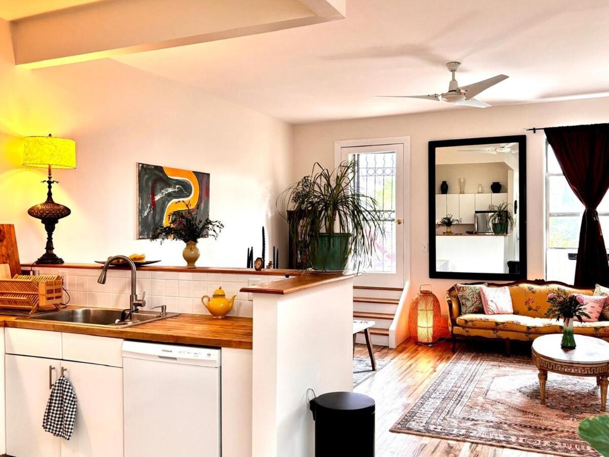 Private Spacious With 2 Bedrooms 2 Bathroomss And A Deck New York