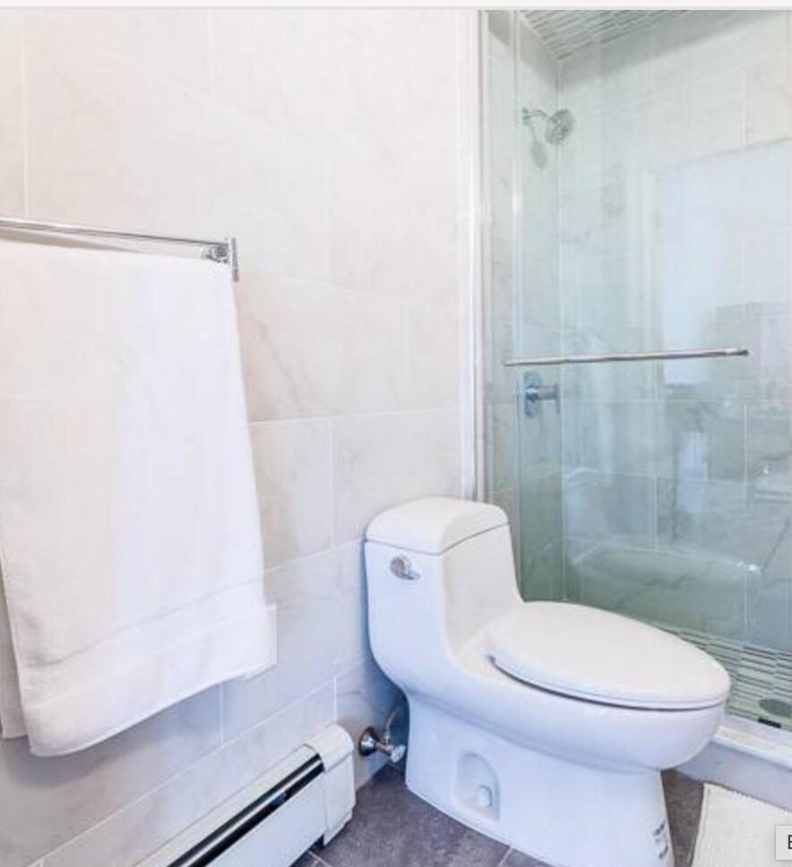 Apartment Private Spacious With 2 Bedrooms 2 Bathroomss And A Deck *