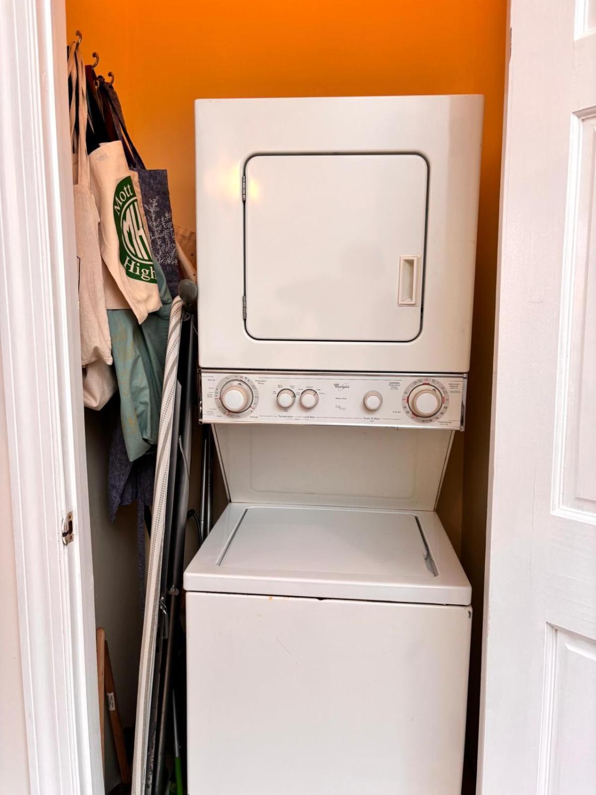 Appartement Private Spacious With 2 Bedrooms 2 Bathroomss And A Deck