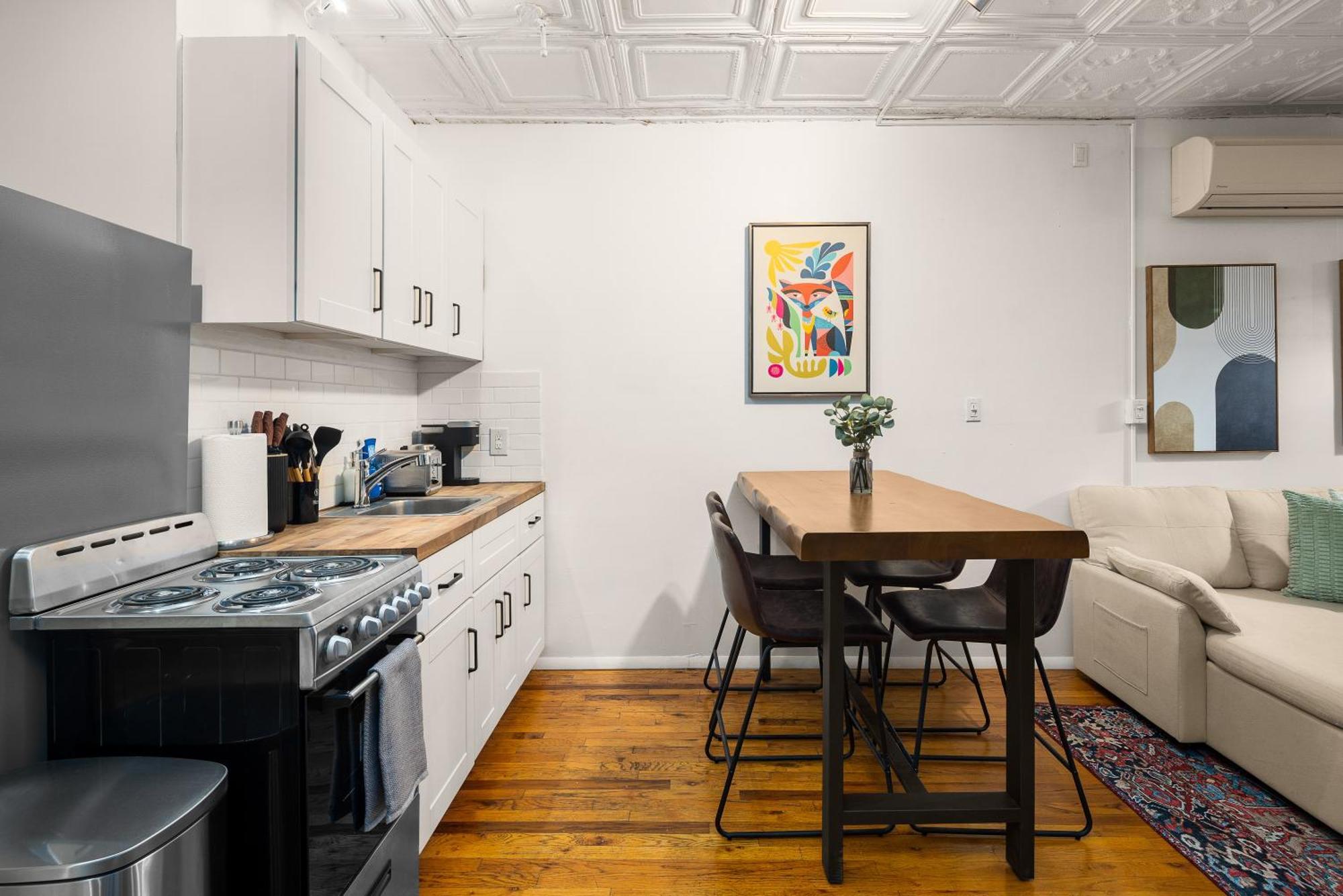 Manhattan Loft Bliss, Bright & Rustic Charm New York