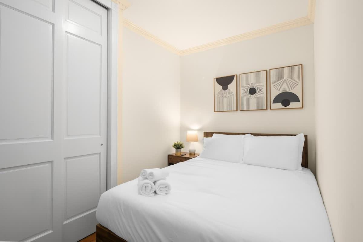 Appartement Stylish East Side Escape Steps From Fun New York