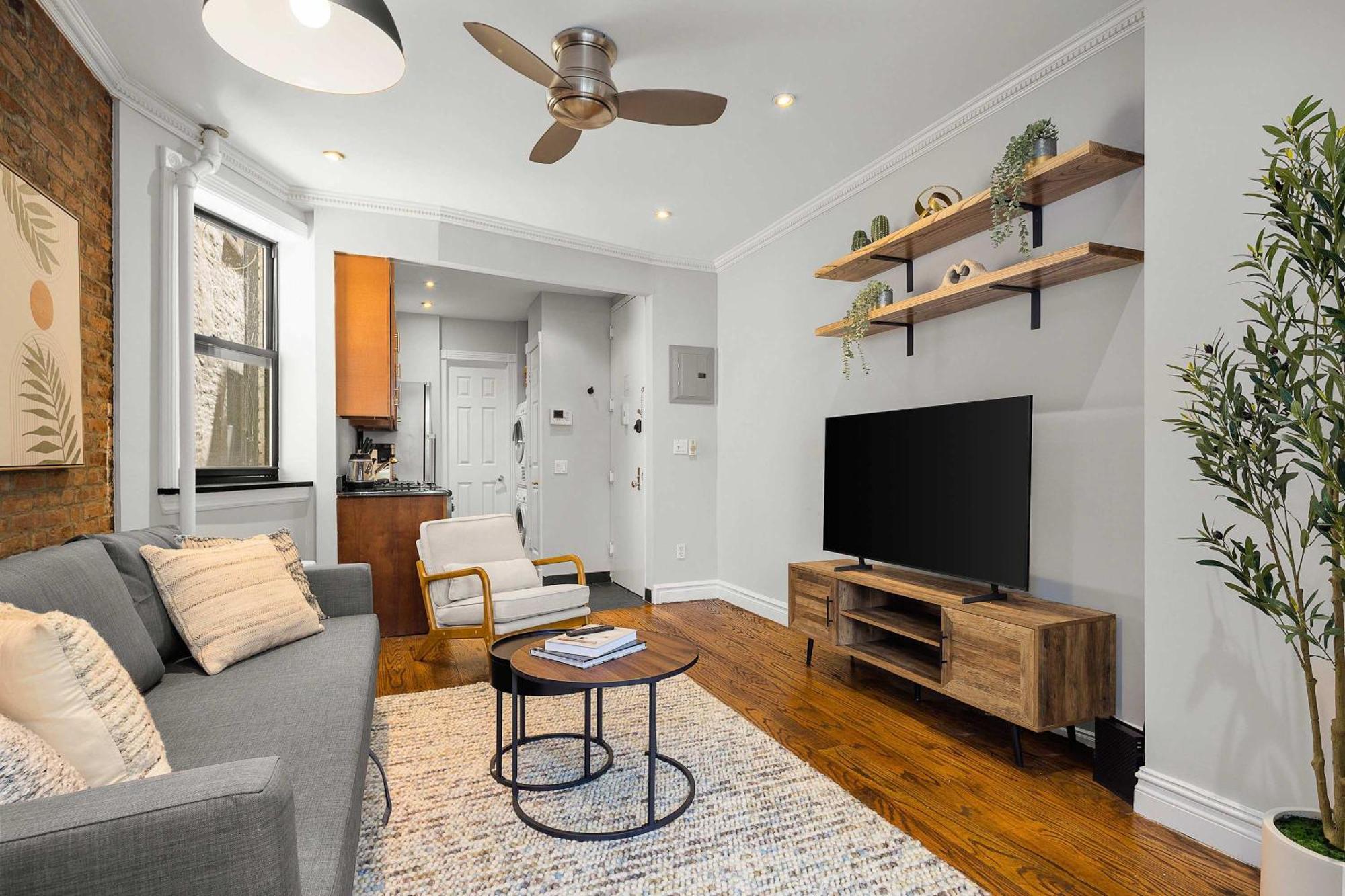 Chic Nyc Escape In Vibrant Downtown Apartment *