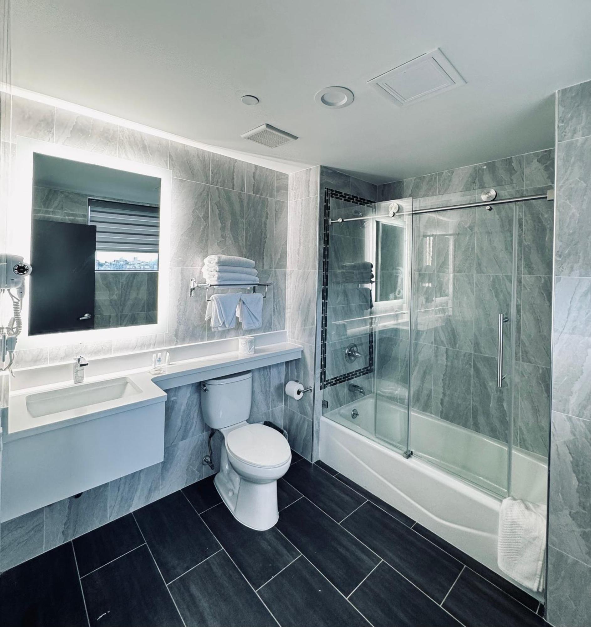 Hotel Capital Long Island