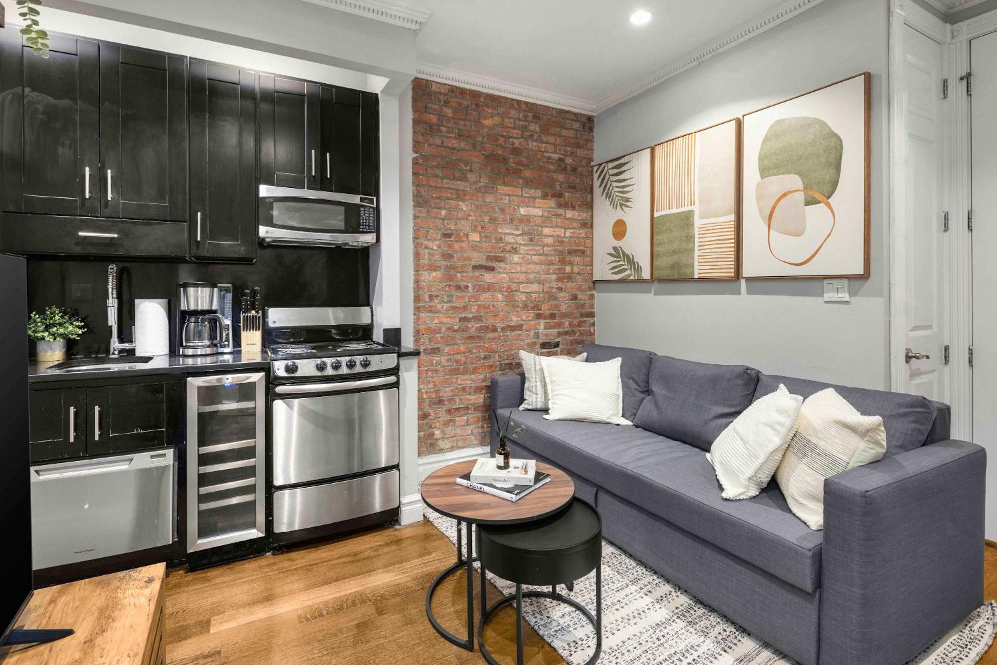 Stylish Midtown East Escape Near It Apartment