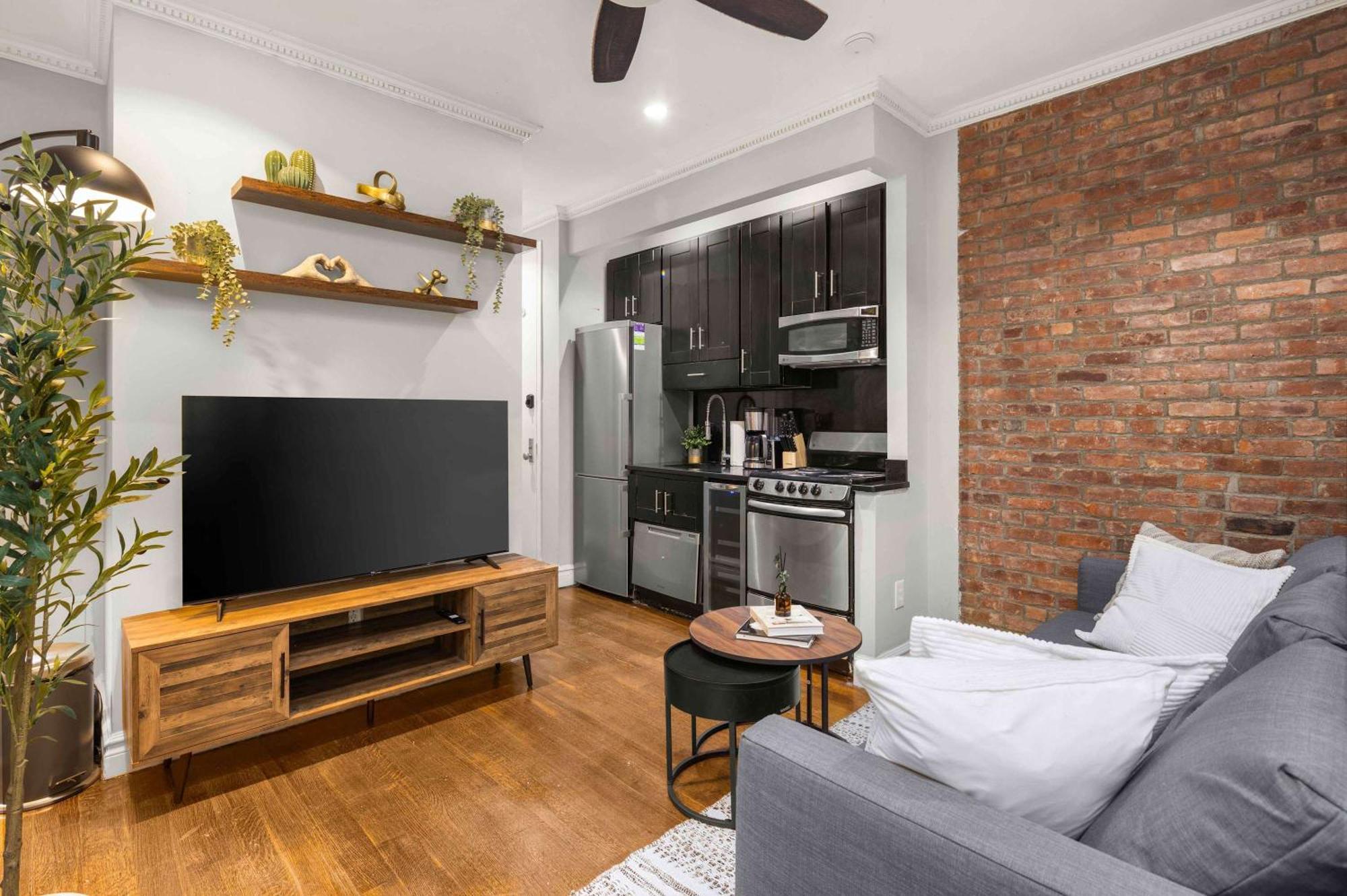 Stylish Midtown East Escape Near It Apartment *