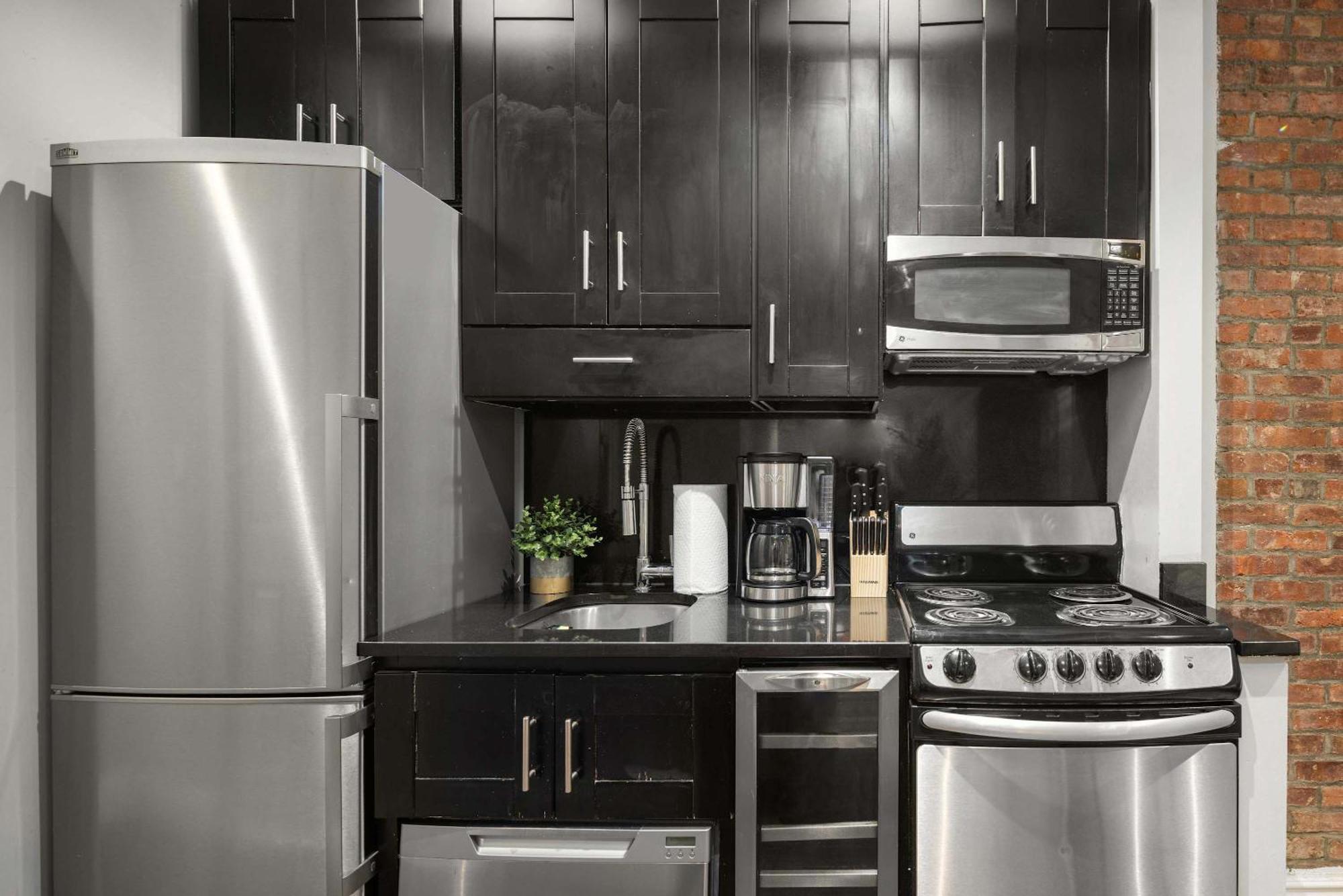 Stylish Midtown East Escape Near It Apartment