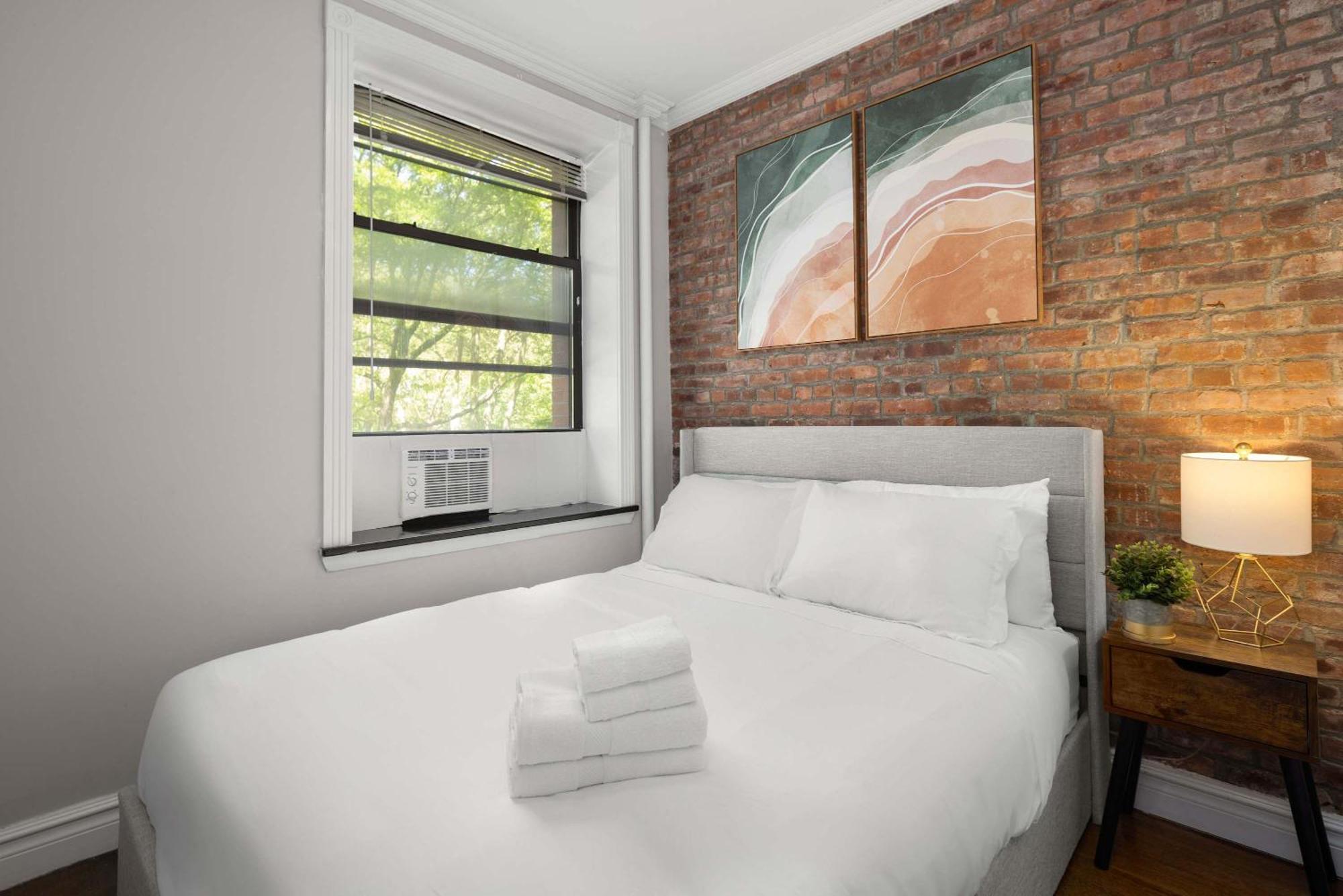 Stylish Midtown East Escape Near It Apartment *