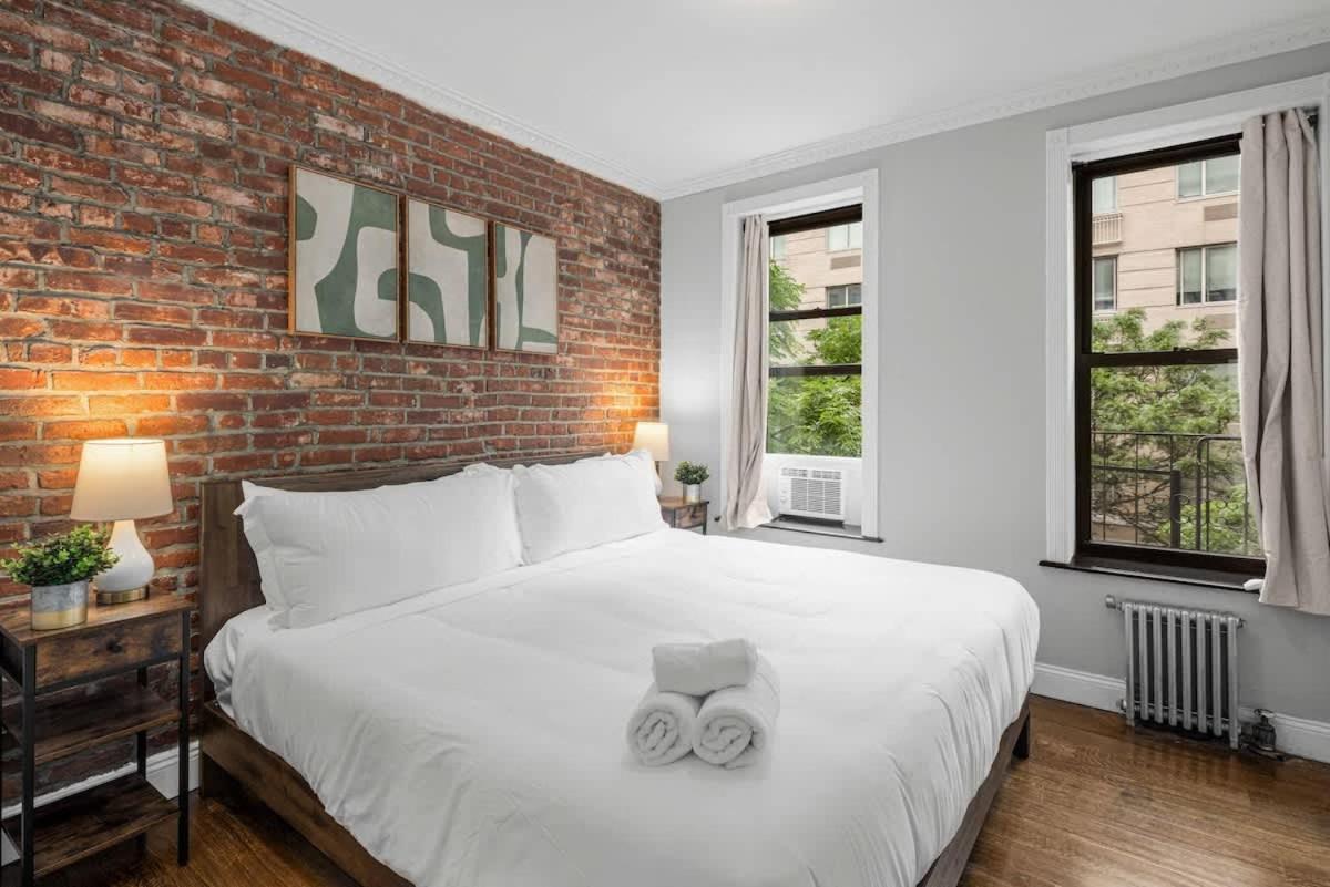 Modern Manhattan Retreat Near Park Apartment *