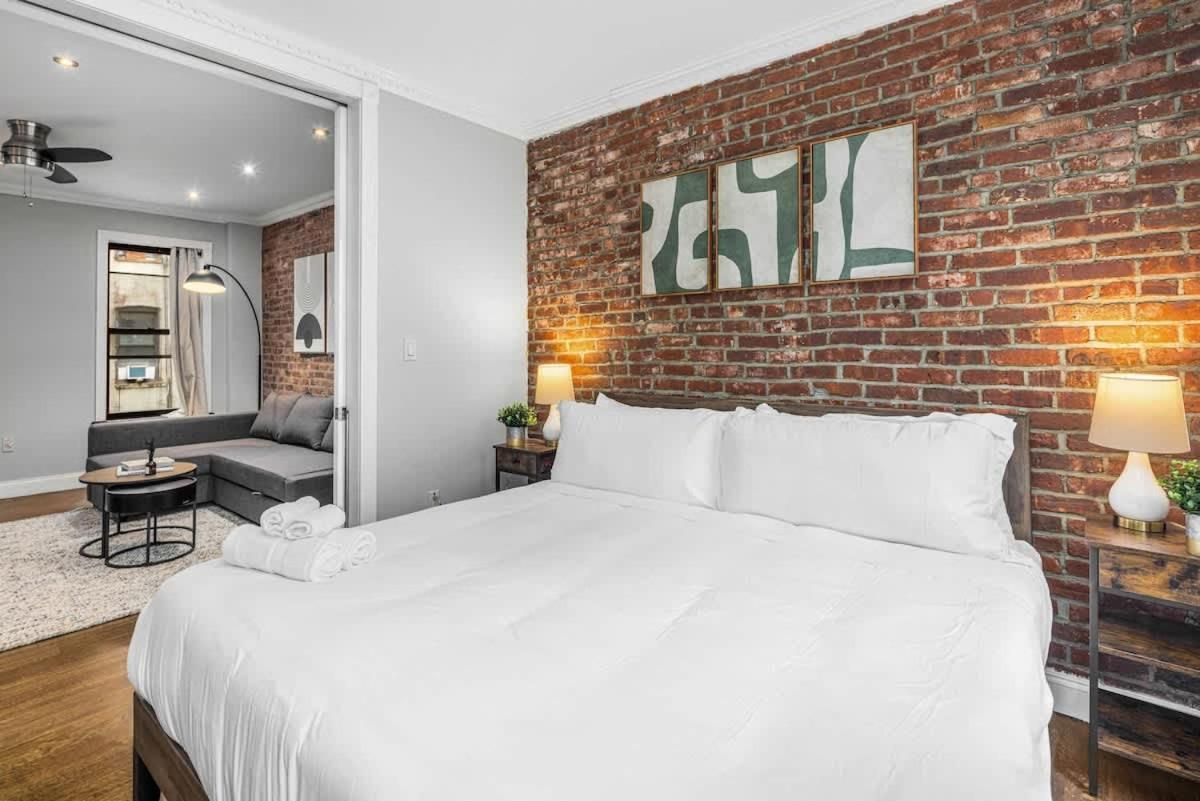 Modern Manhattan Retreat Near Park
