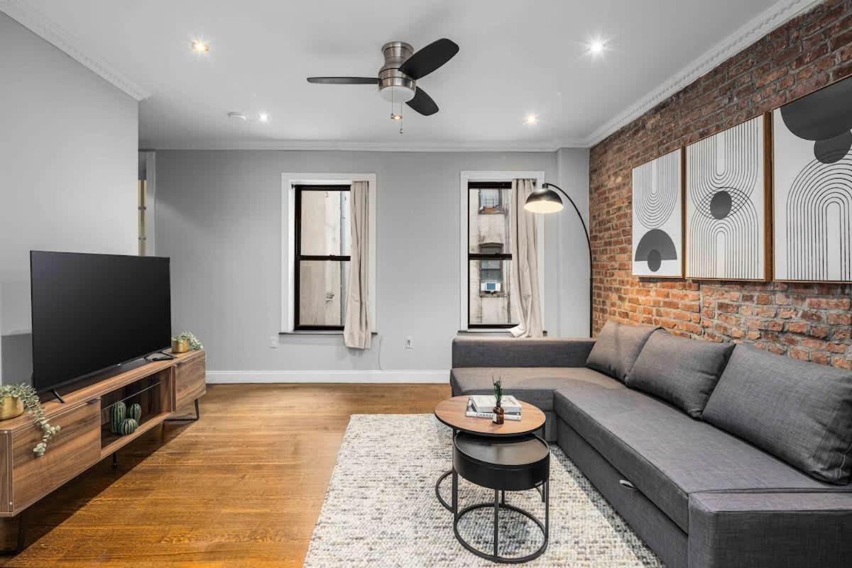 Modern Manhattan Retreat Near Park Apartment *