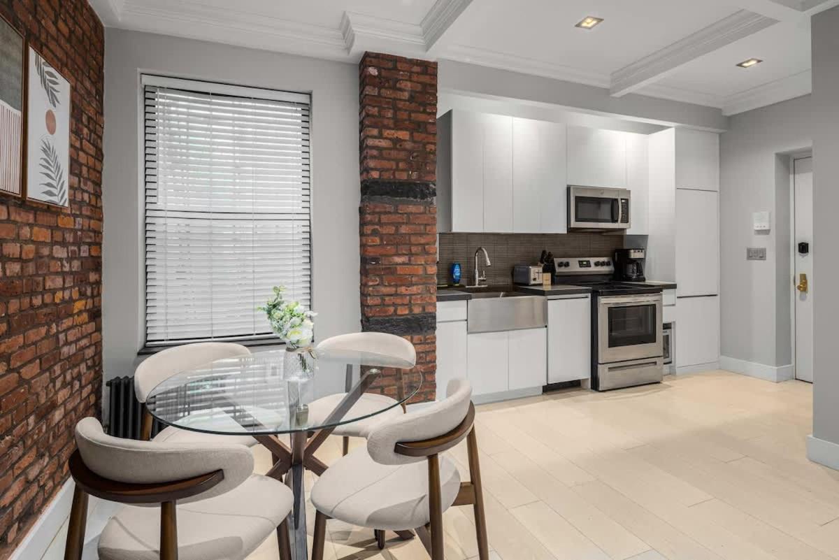Bold Nyc In Fashionable Nolita Apartment New York
