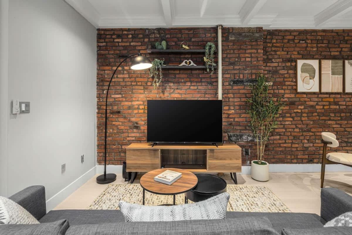 Bold Nyc In Fashionable Nolita Apartment *