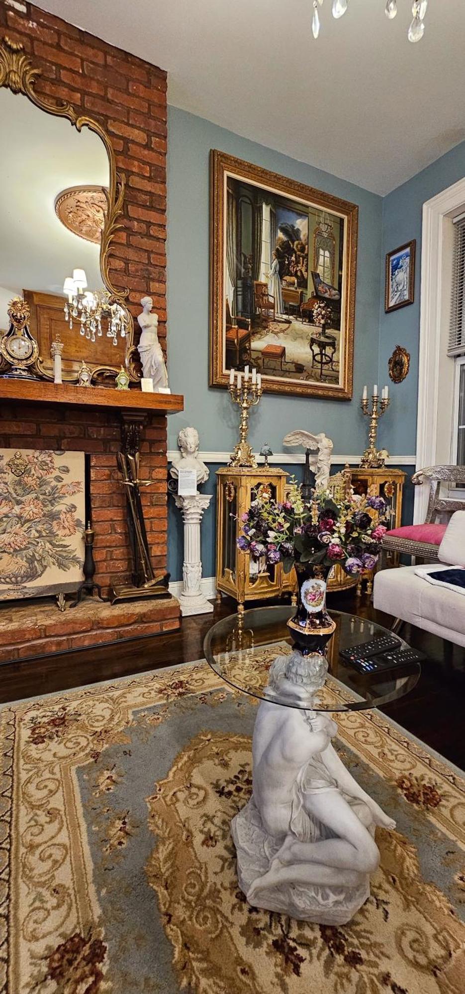 Luxurious At Colonial Townhouse * New York