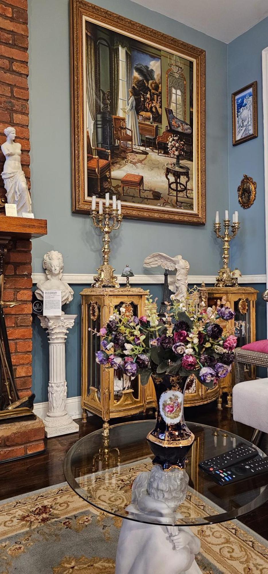Luxurious At Colonial Townhouse Apartment