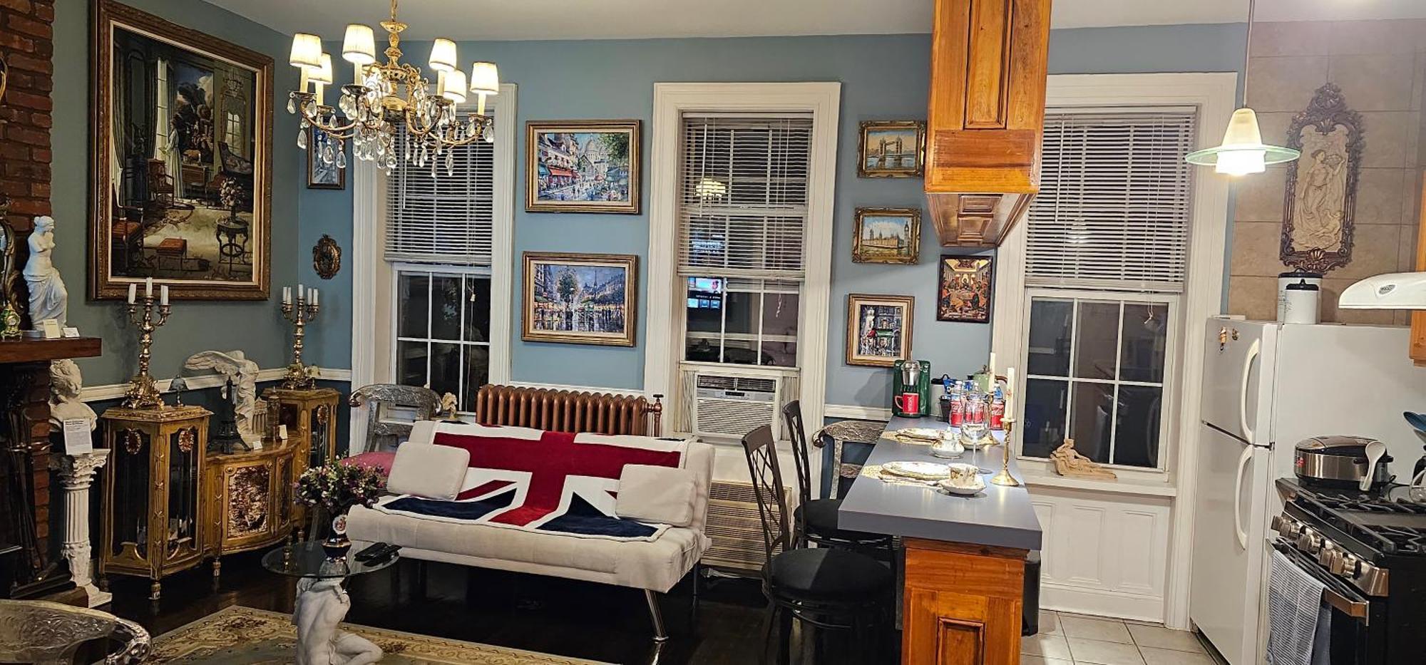 Luxurious At Colonial Townhouse Apartment *