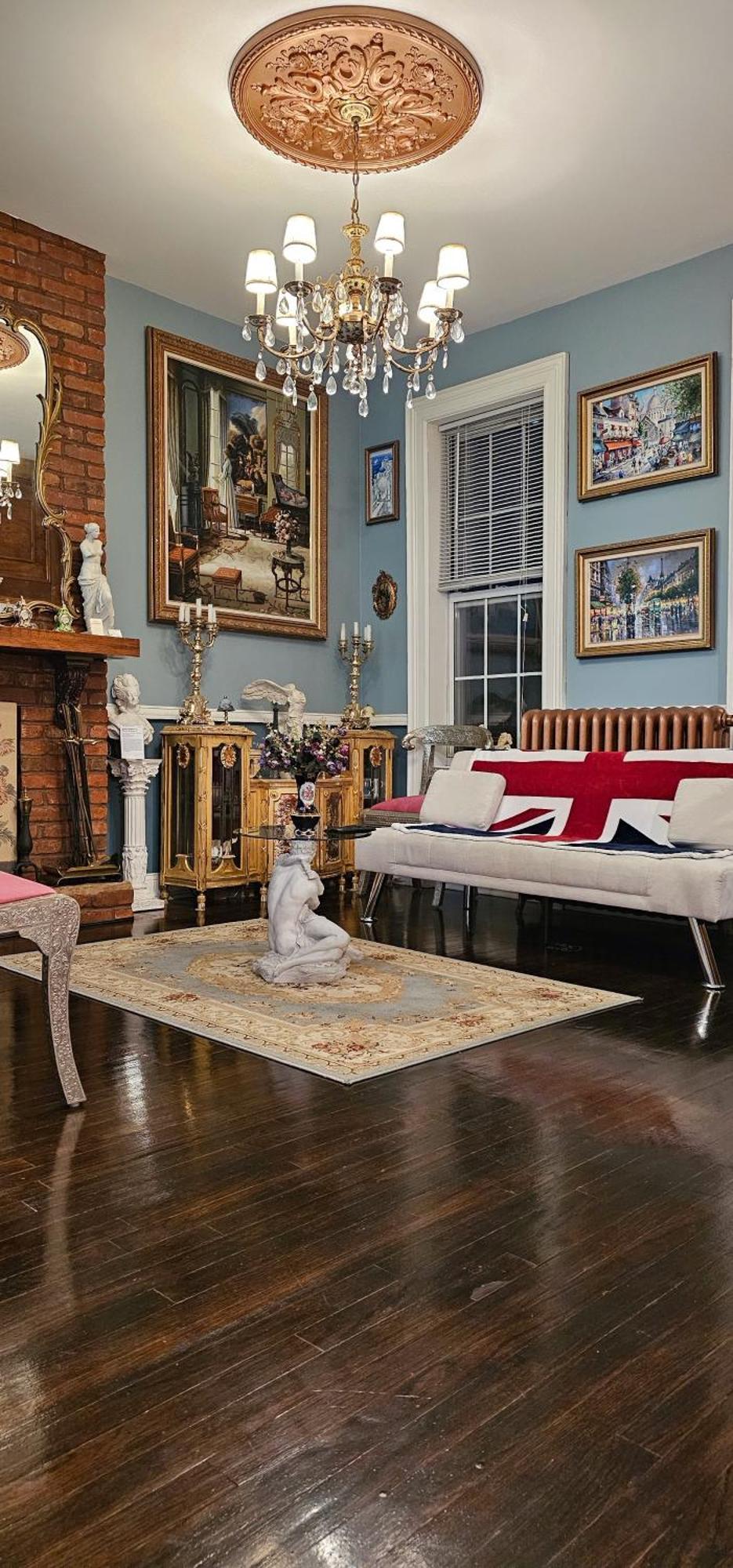 Luxurious At Colonial Townhouse * New York