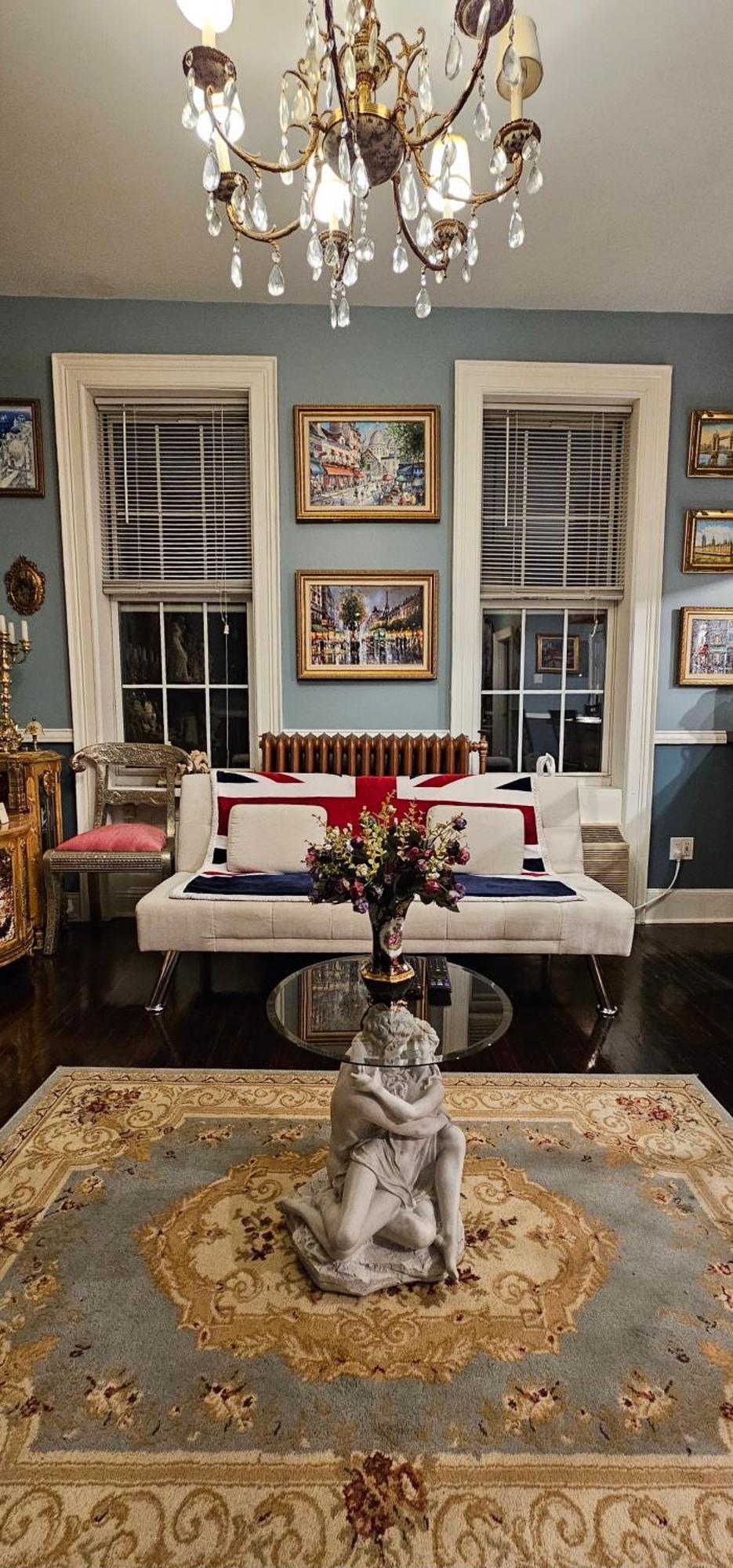Luxurious At Colonial Townhouse Apartment *
