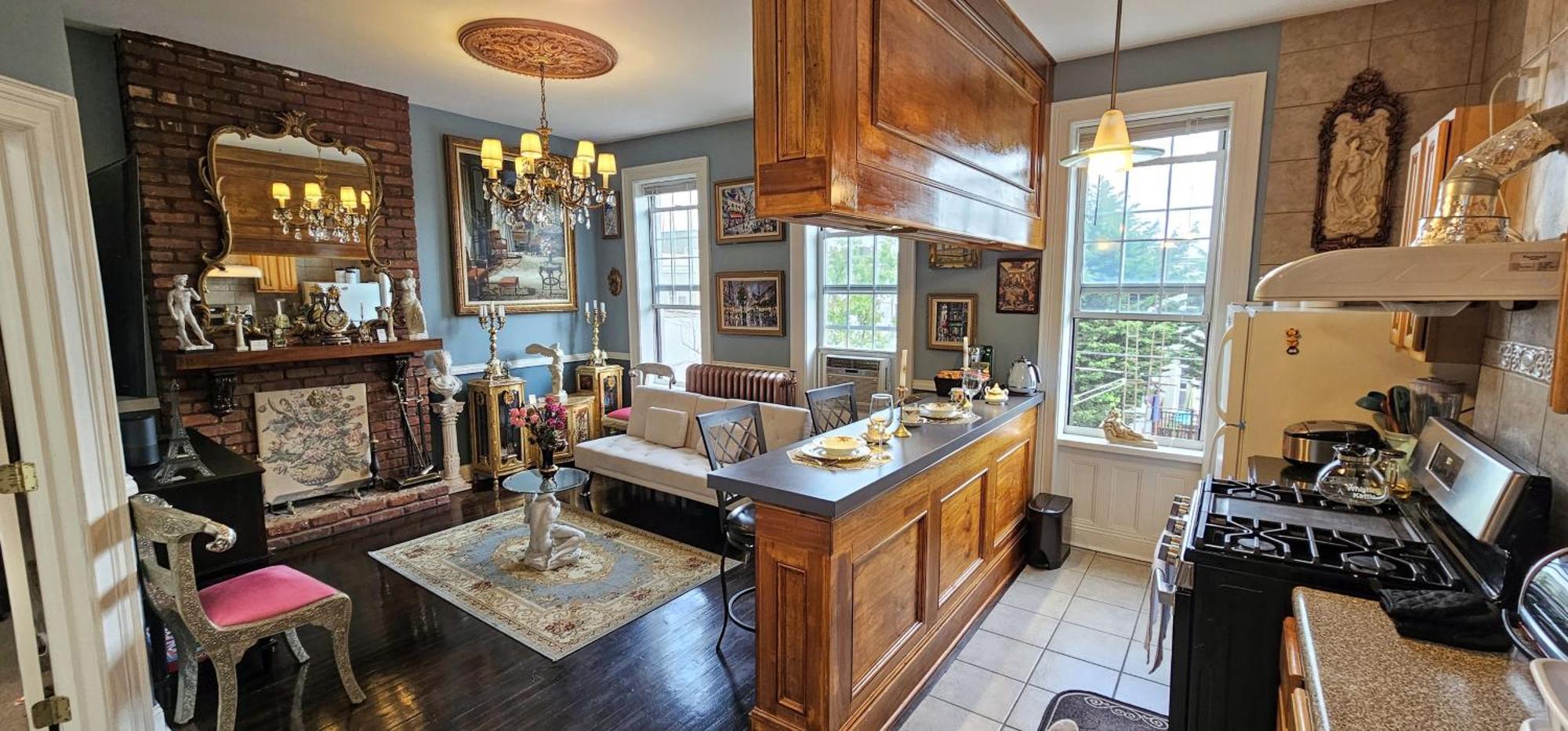 Luxurious At Colonial Townhouse New York