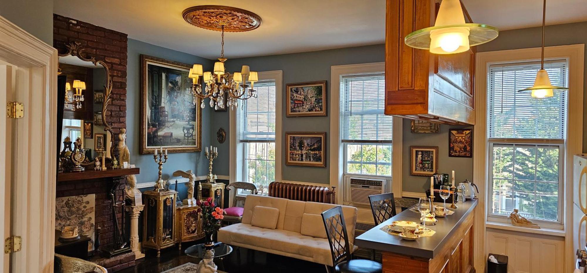Luxurious At Colonial Townhouse Apartment New York