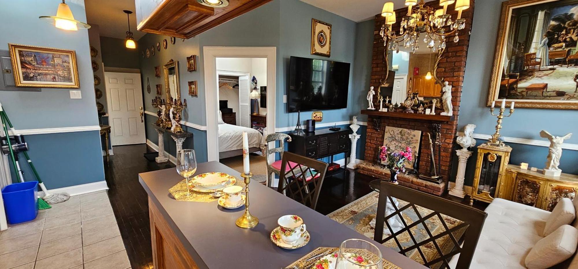 Luxurious At Colonial Townhouse * New York