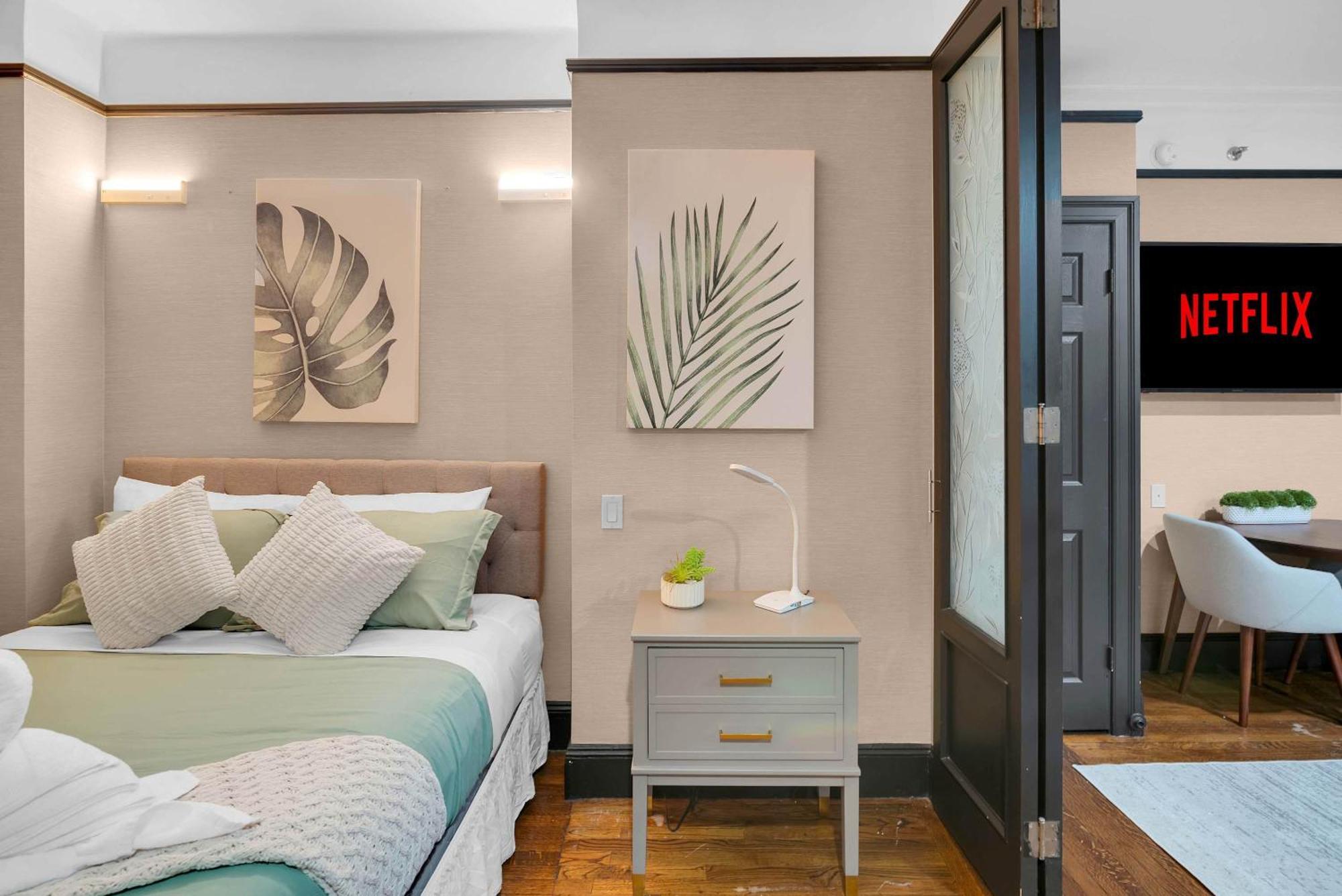 Stylish 2br In The Heart Of The With Gym New York