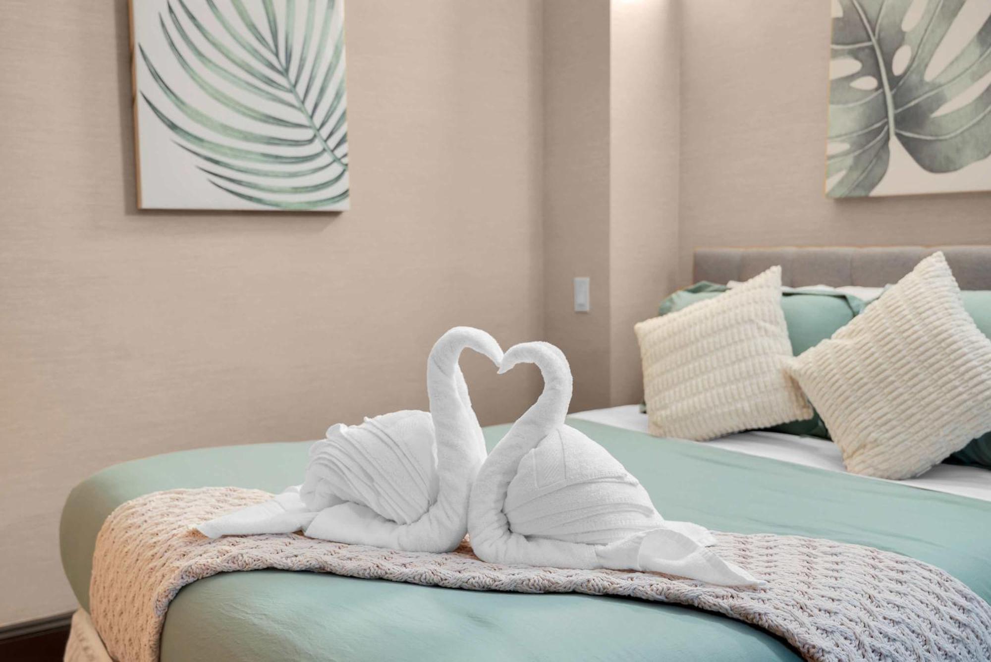Stylish 2br In The Heart Of The With Gym Apartment