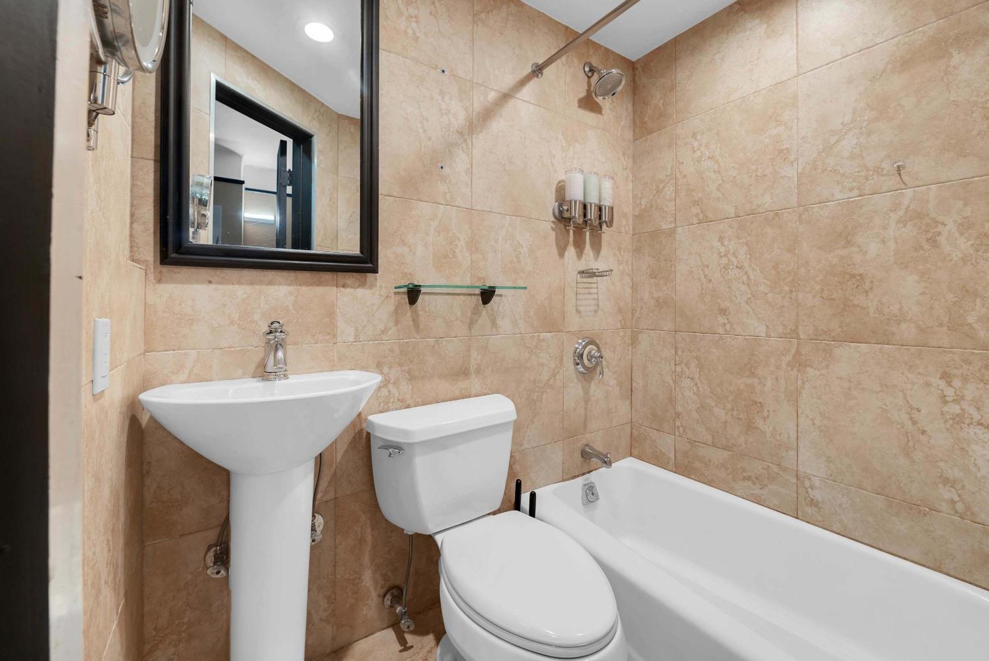 Stylish 2br In The Heart Of The With Gym New York