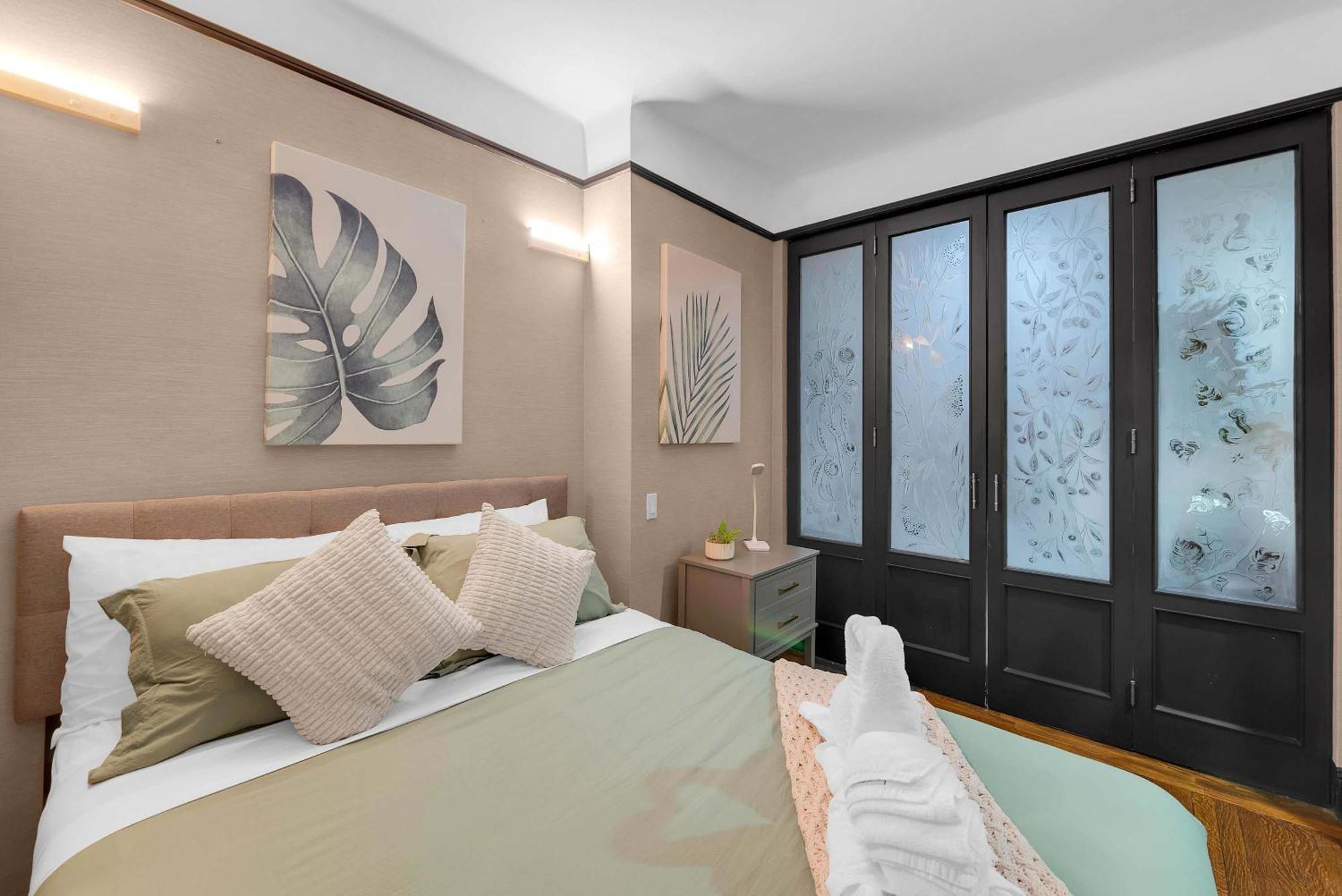 Stylish 2br In The Heart Of The With Gym