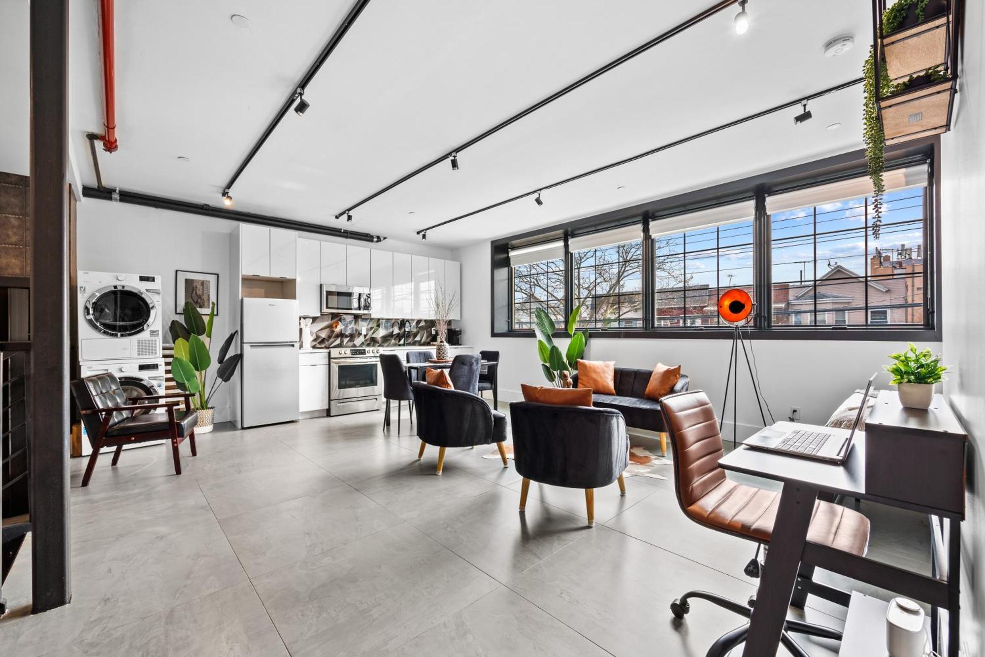Brooklyn Bay Lofts - Modern Chic With Rooftop Terrace