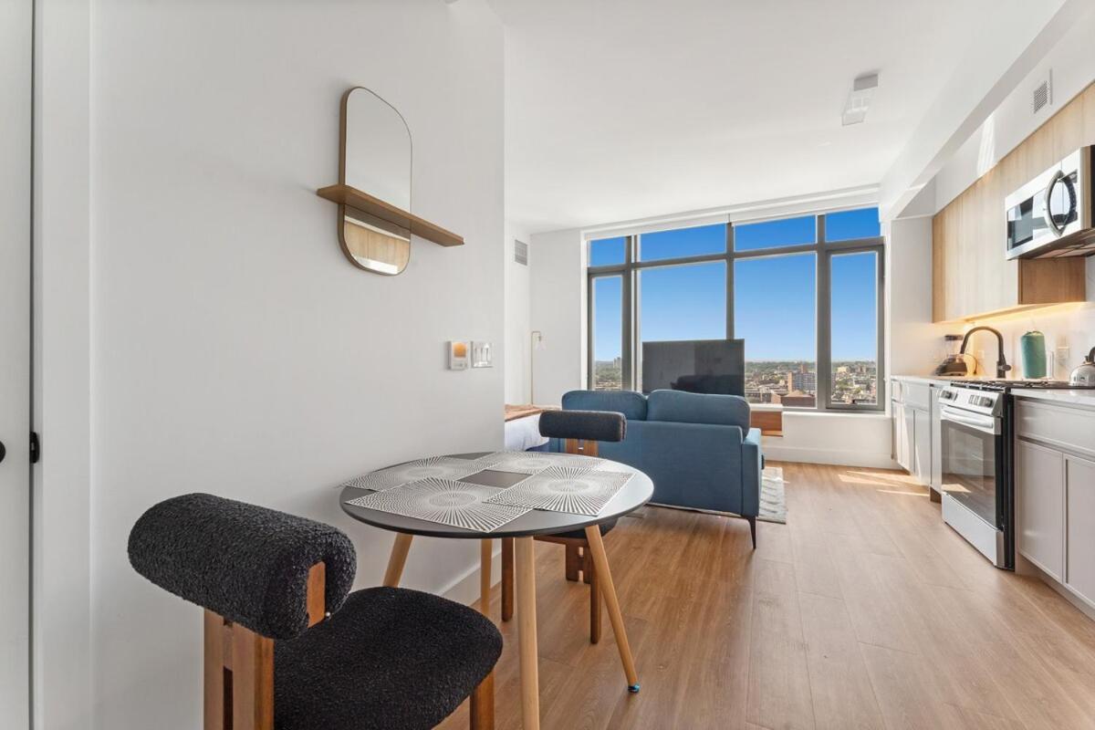 Luxury Living, Designer & Premium Touches Apartment *