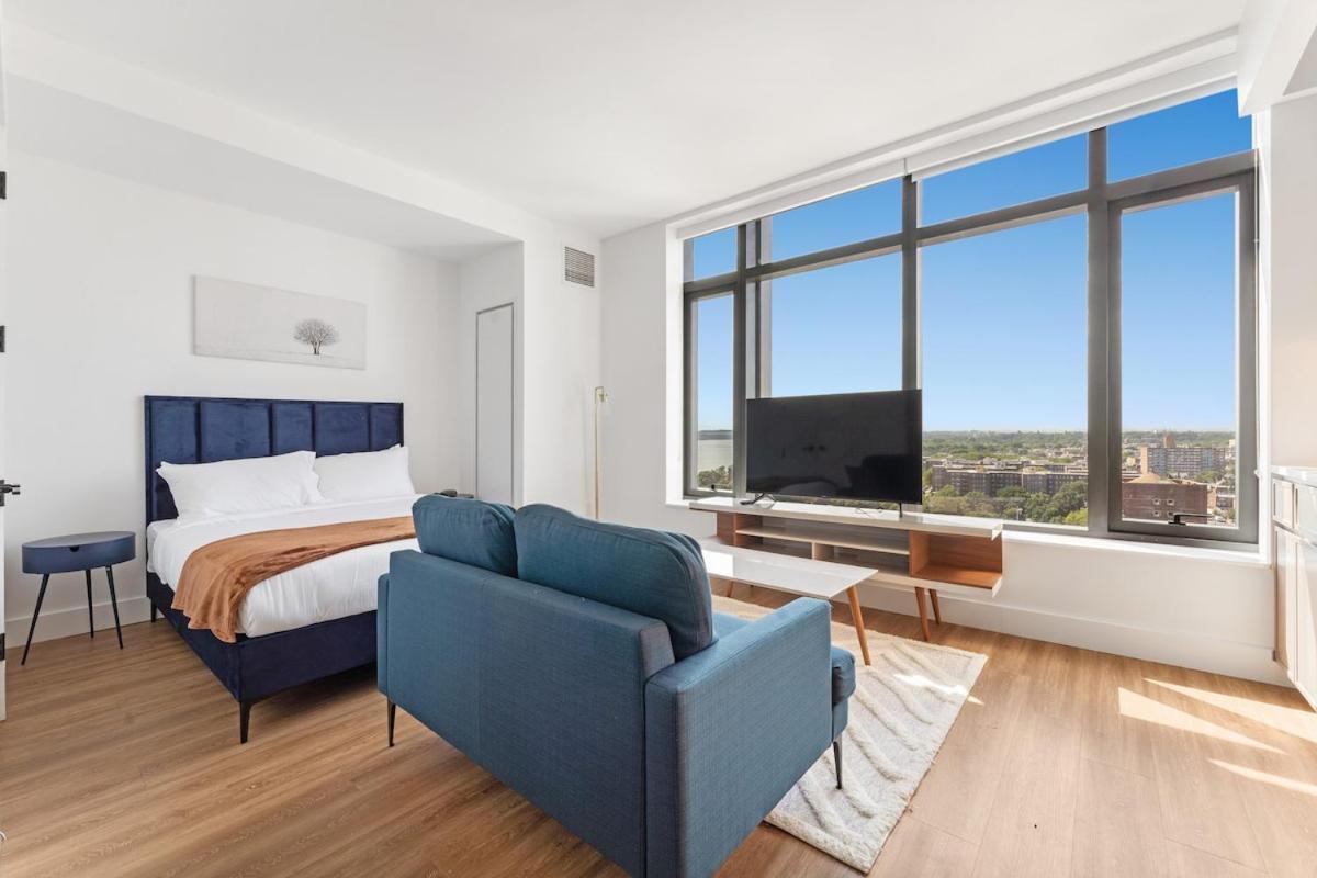 Apartment Luxury Living, Designer & Premium Touches *