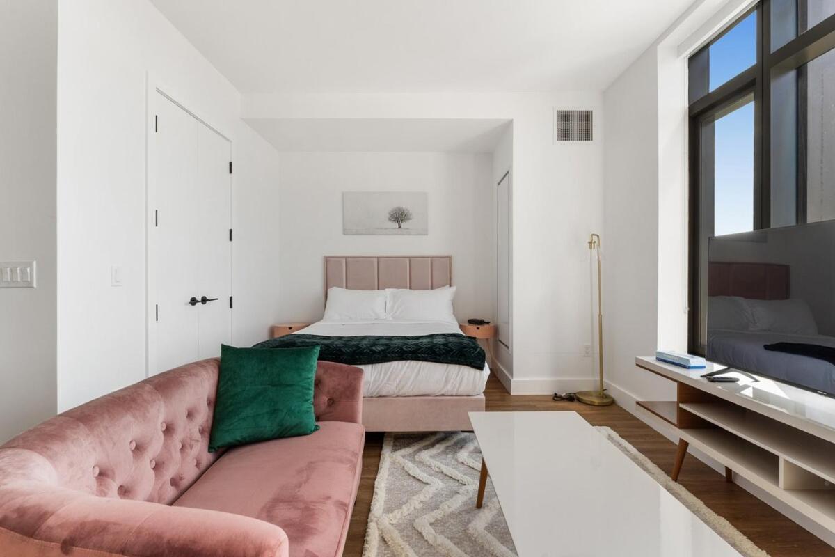 Modern Oasis With High End Amenities *