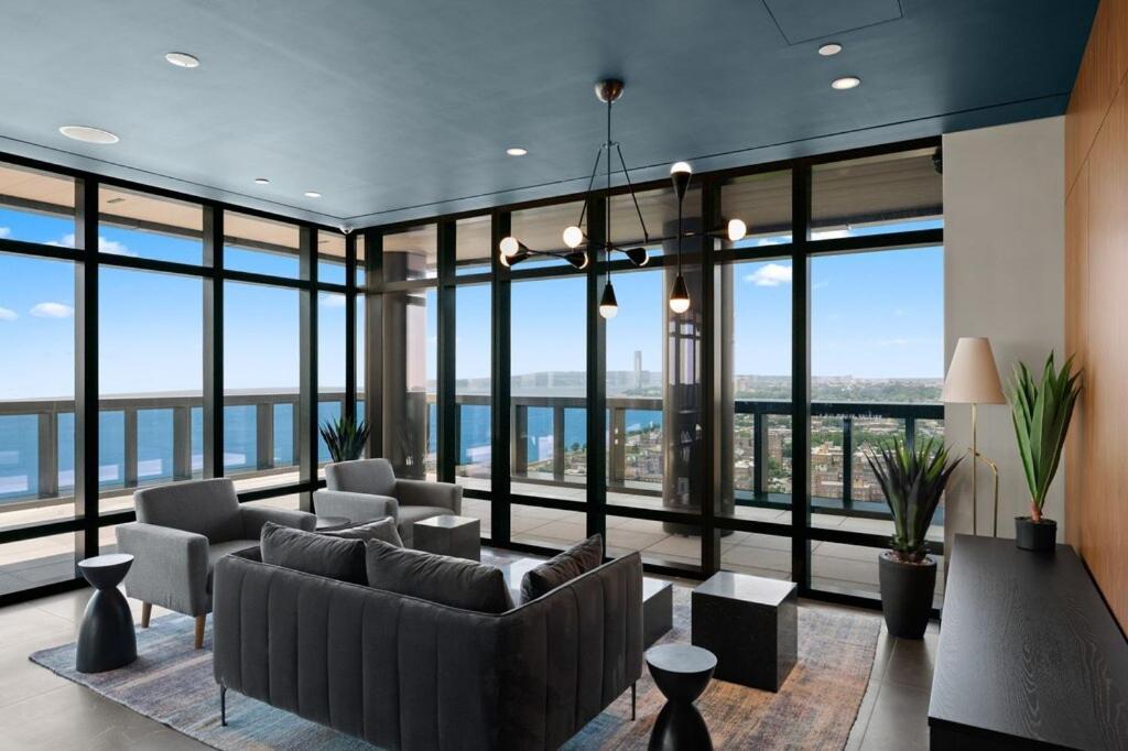 Apartment Modern Oasis With High End Amenities