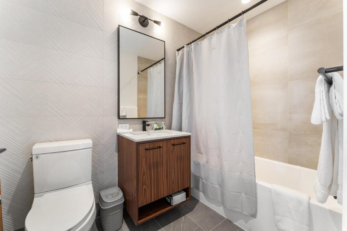 Modern Oasis With High End Amenities Apartment *