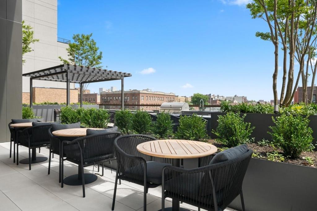 Modern Oasis With High End Amenities Apartment