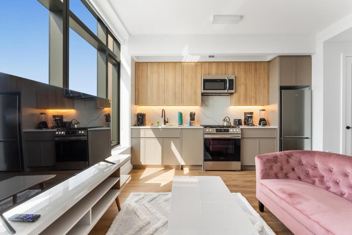 Modern Oasis With High End Amenities *