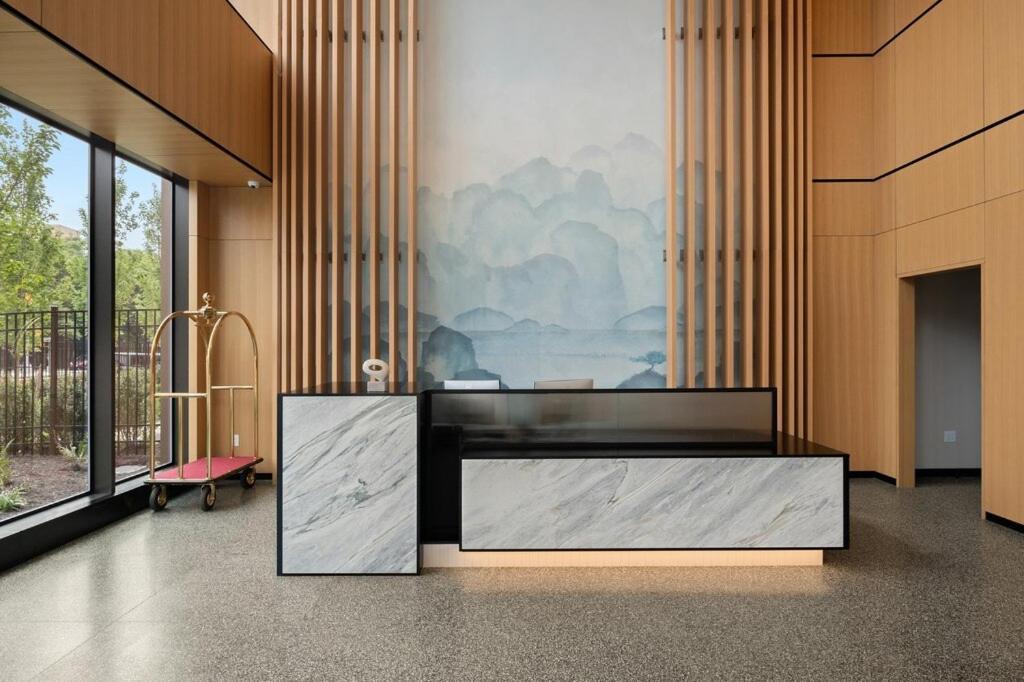 Modern Oasis With High End Amenities *