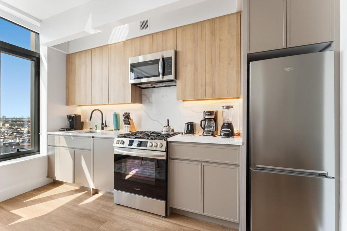 Modern Oasis With High End Amenities Apartment