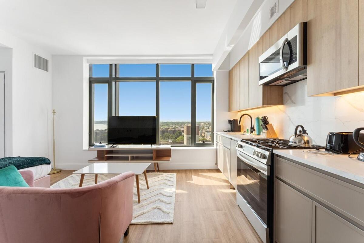 Apartment Modern Oasis With High End Amenities