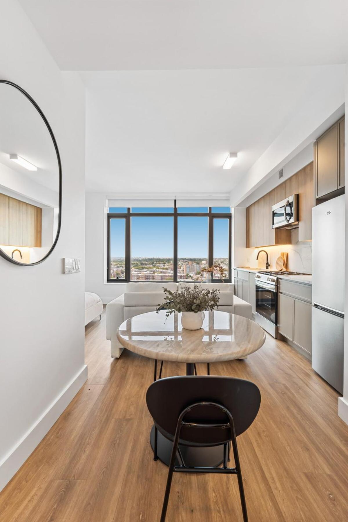 Apartment Modern Oasis With High End Amenities *