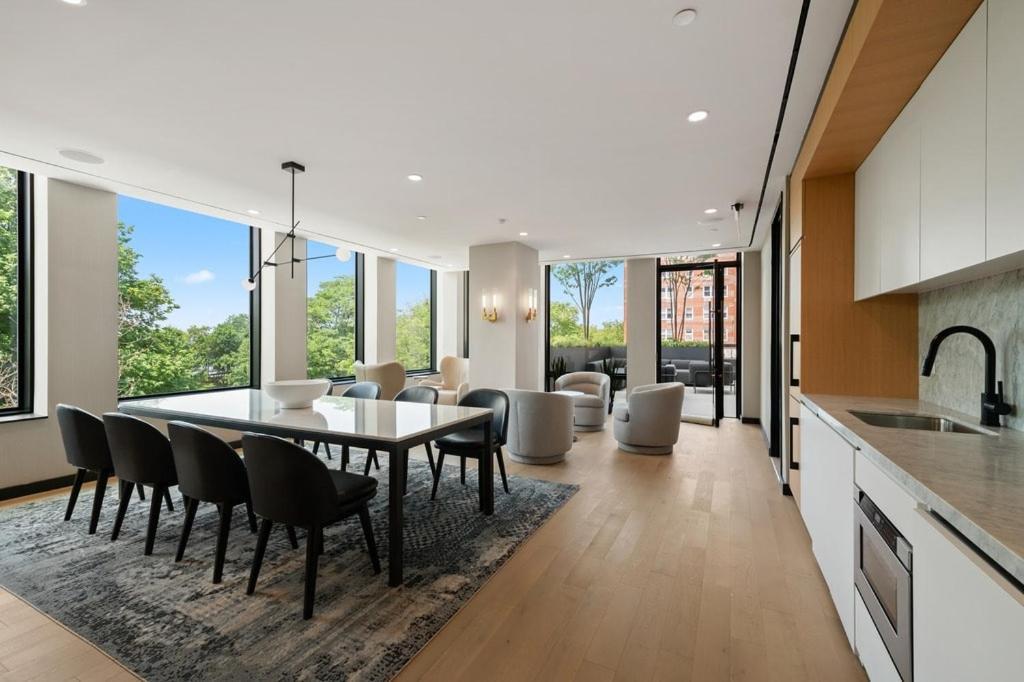 Modern Oasis With High End Amenities *