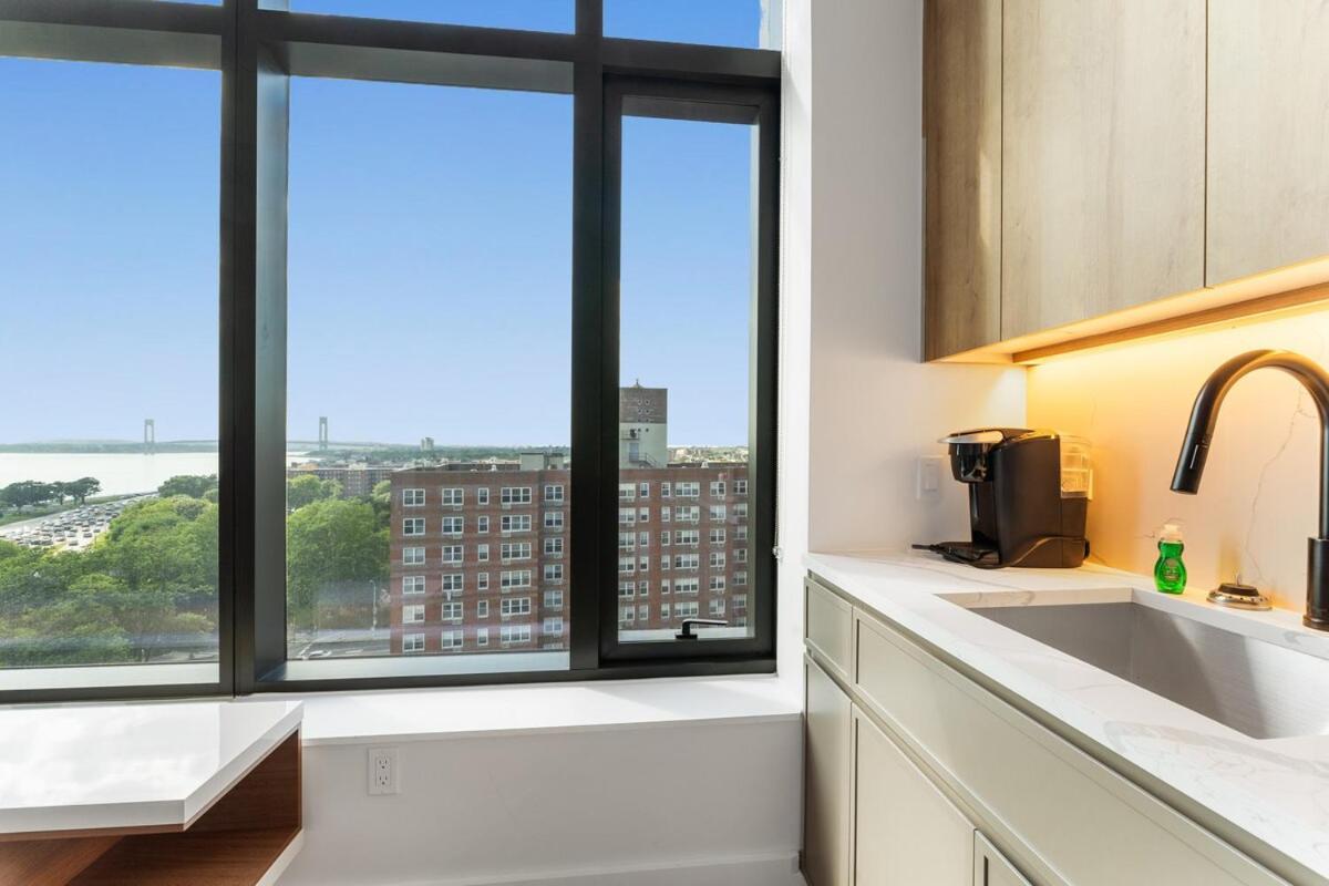 Sleek And Stylish Studio, Luxe Perks In Prime Spot Apartment New York