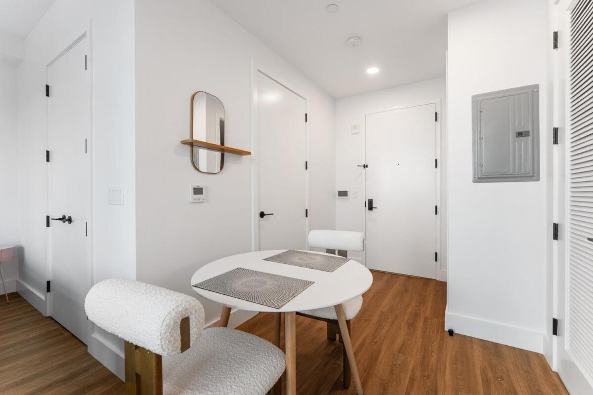 Apartment Chic Retreat With Top-tier Amenities