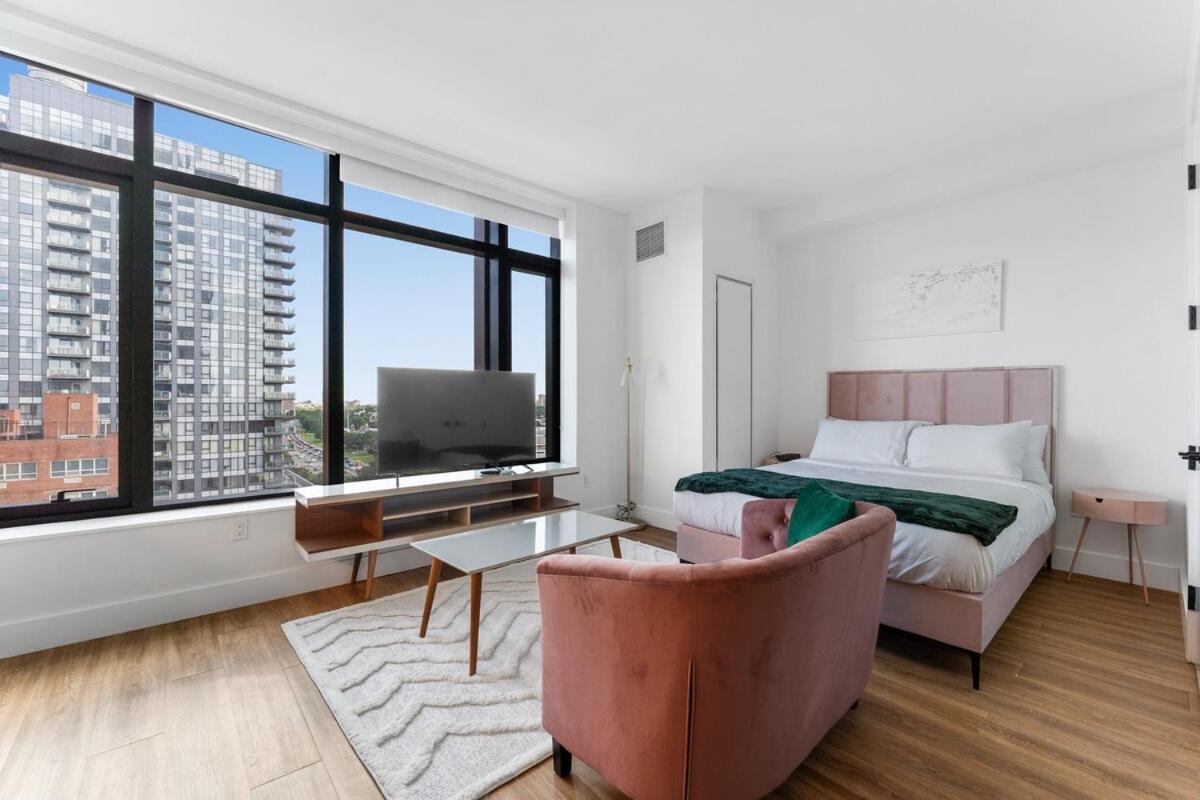 Apartment Chic Retreat With Top-tier Amenities New York
