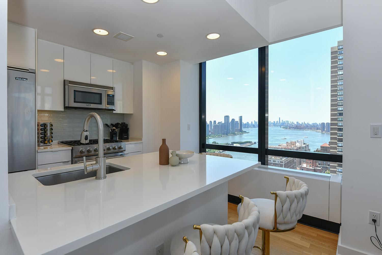 Opulent 2br Duplex - Iconic Midtown Views *