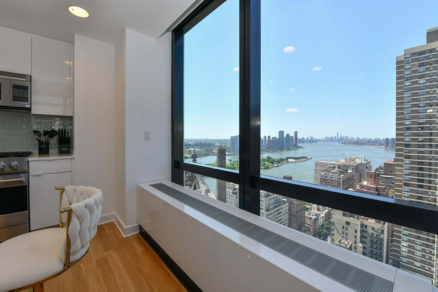 Opulent 2br Duplex - Iconic Midtown Views Apartment *